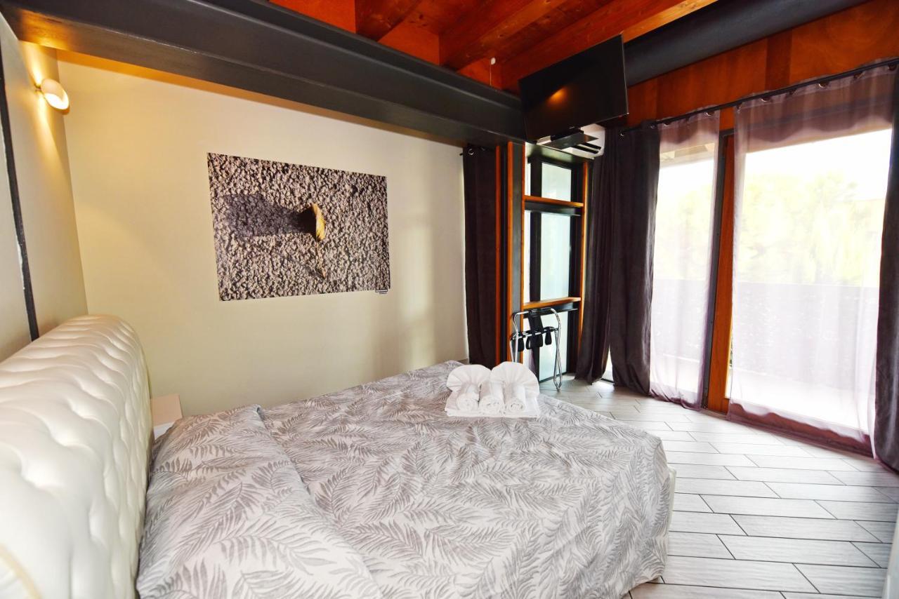La Terrazza Sul Lago Peschiera del Garda Ngoại thất bức ảnh